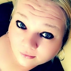 Meet your Posher, Laurie